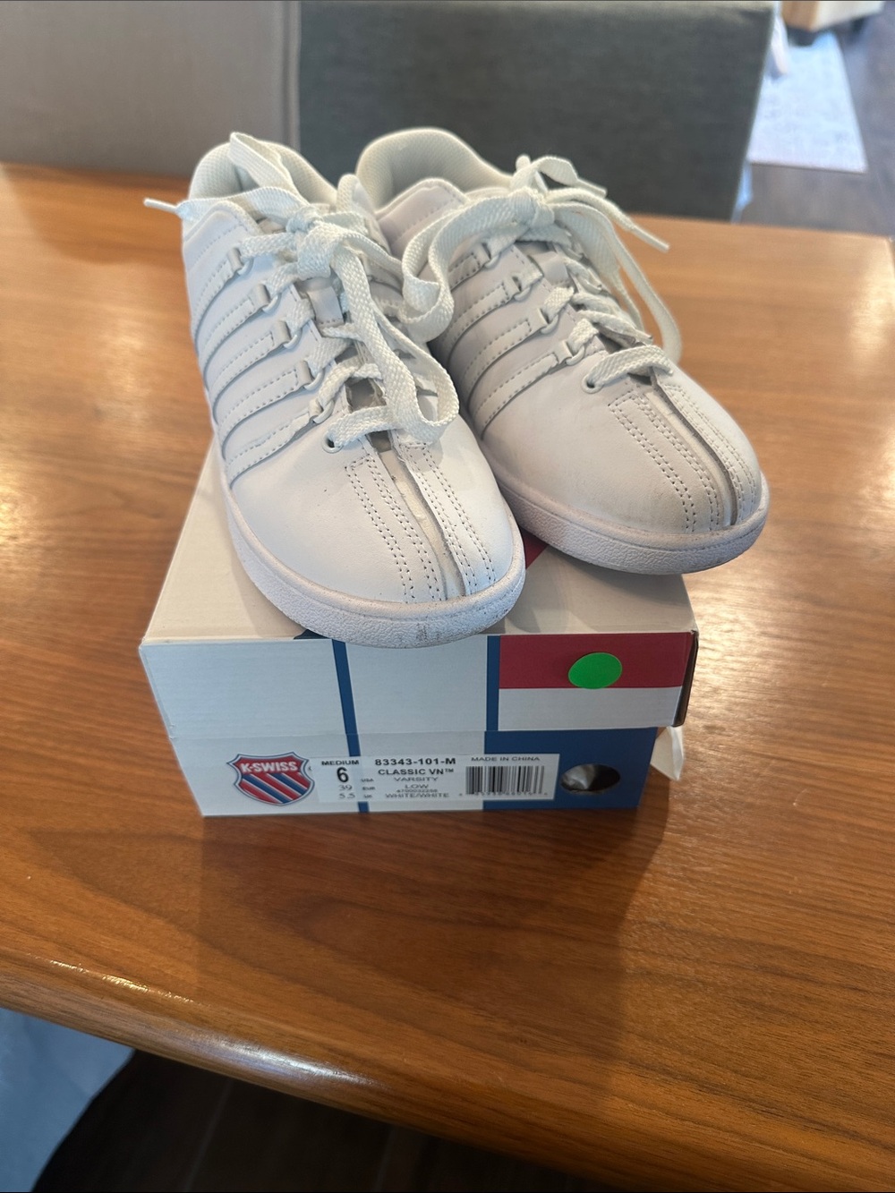 K-Swiss Kids White Leather Lace-Up Sneakers size 6 M